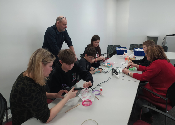 Mezigenerační velikonoční tvoření v Tékáčku