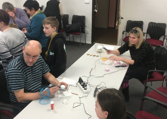 Mezigenerační velikonoční tvoření v Tékáčku